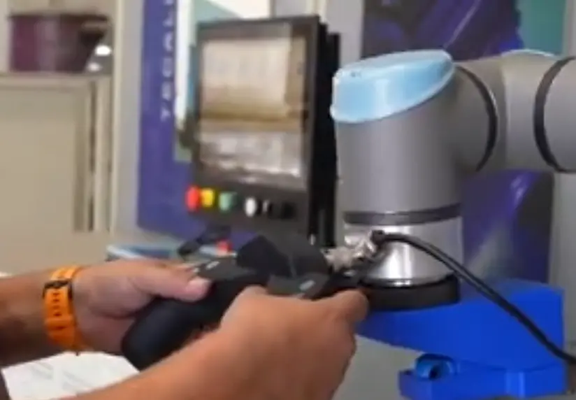 Mimic with robot guidance